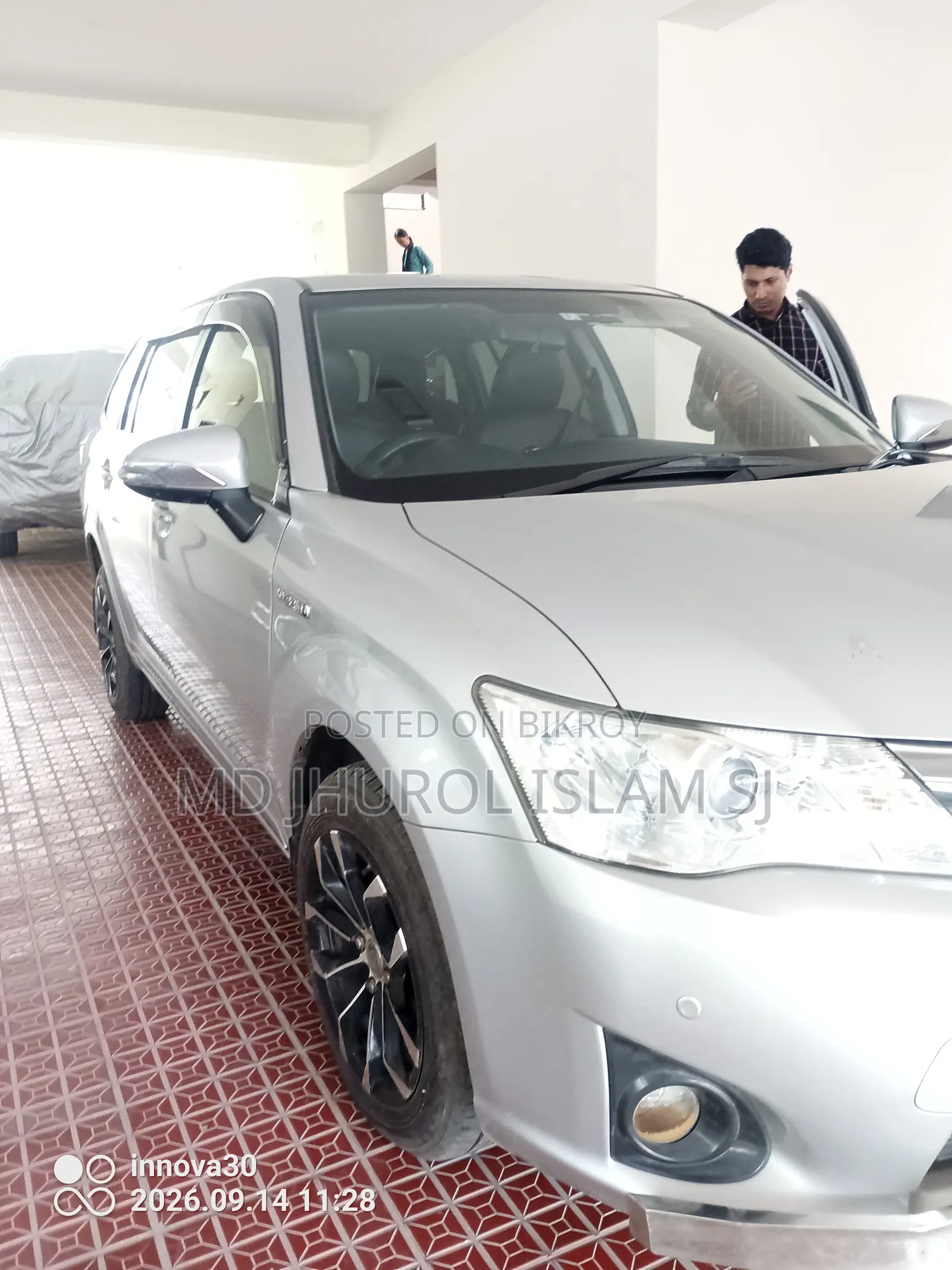 Toyota Corolla Fielder 1.5 Hybrid Front-Wheel Drive 2014 Silver