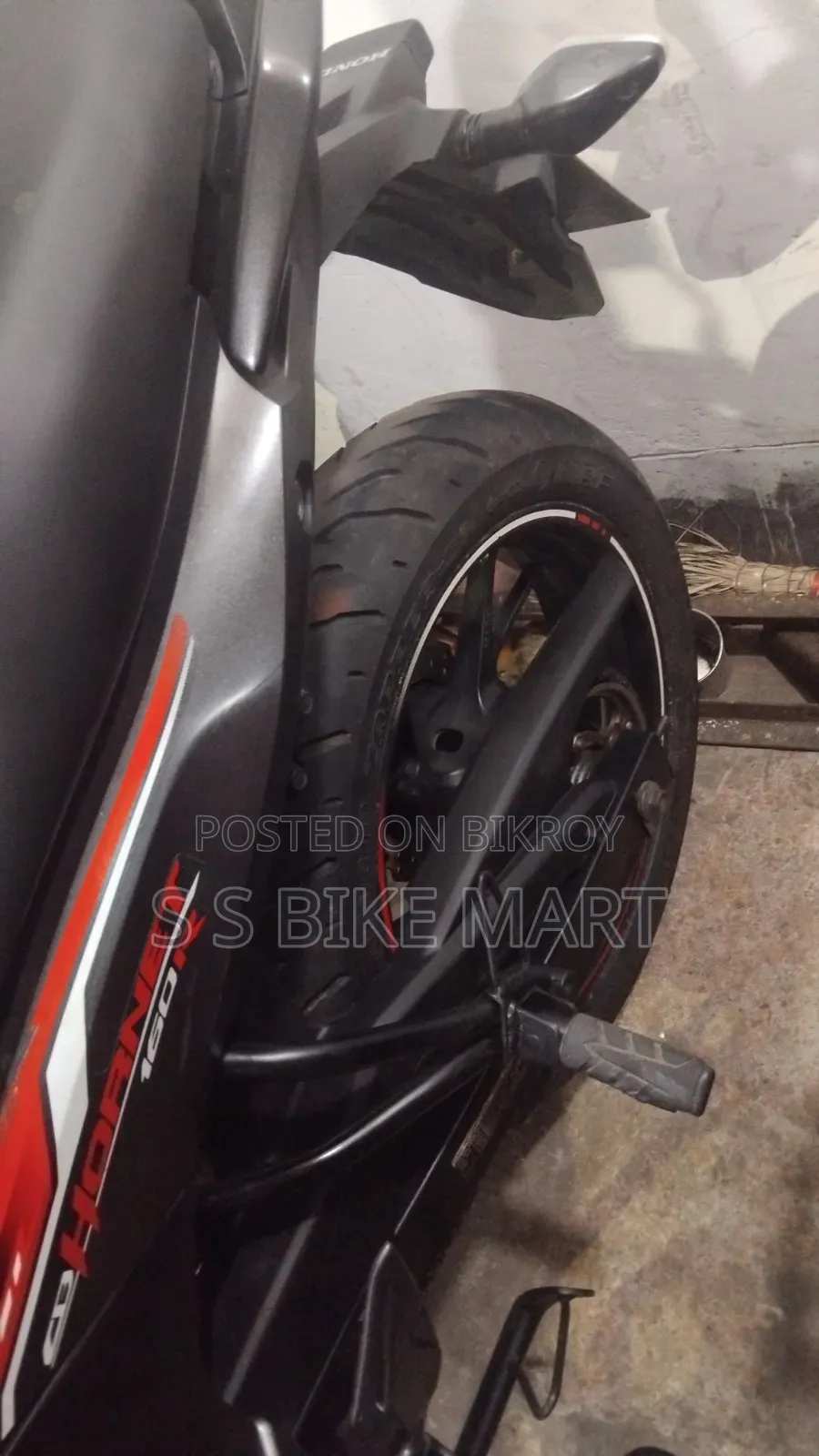 Honda Hornet 2023 Red