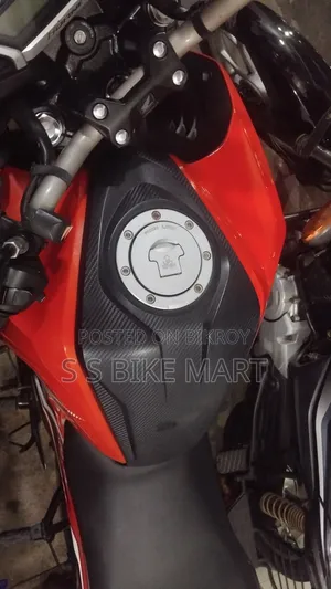 Honda Hornet 2023 Red