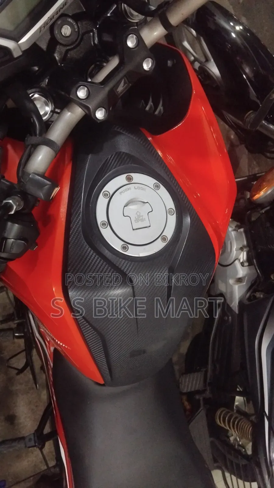 Honda Hornet 2023 Red