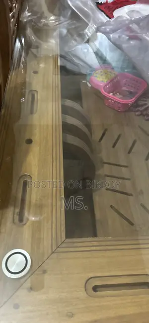 ডাইনিং টেবিল