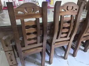 ডাইনিং টেবিল