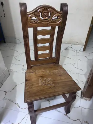 ডাইনিং টেবিল