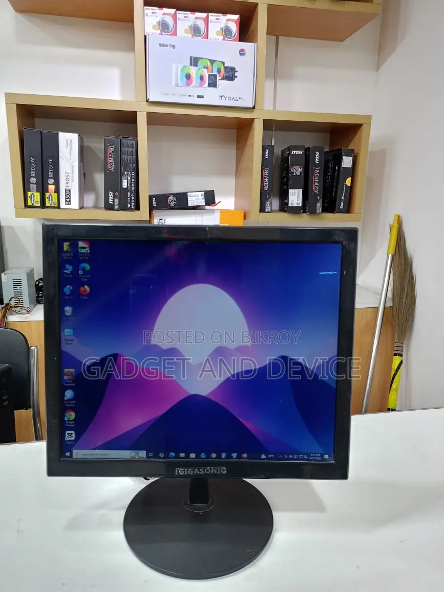 Gigasonic 17 Inch Square LED Full Fresh Monitor