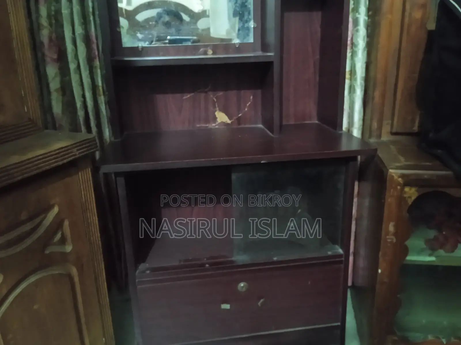 ড্রেসিং টেবিল