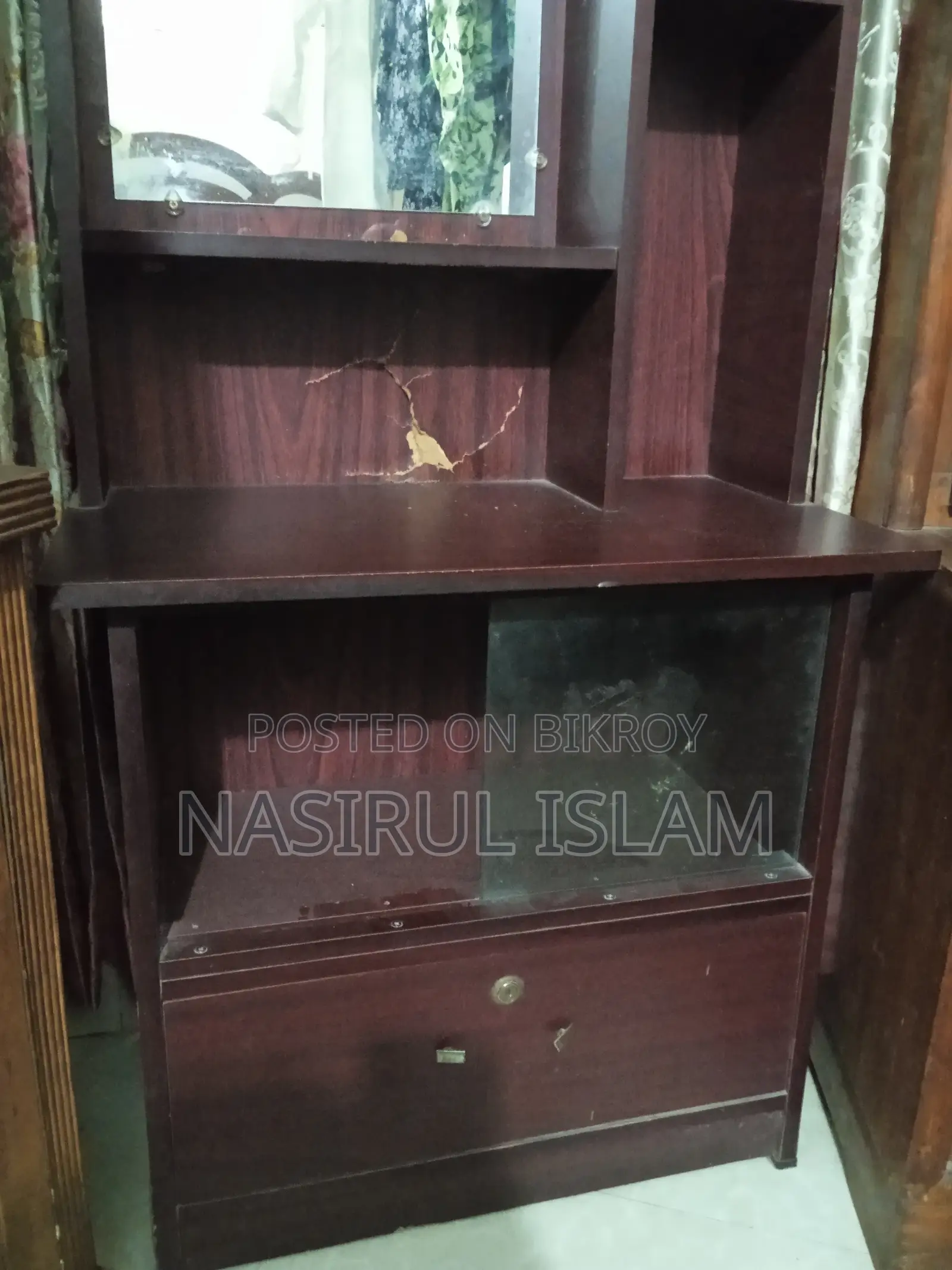 ড্রেসিং টেবিল