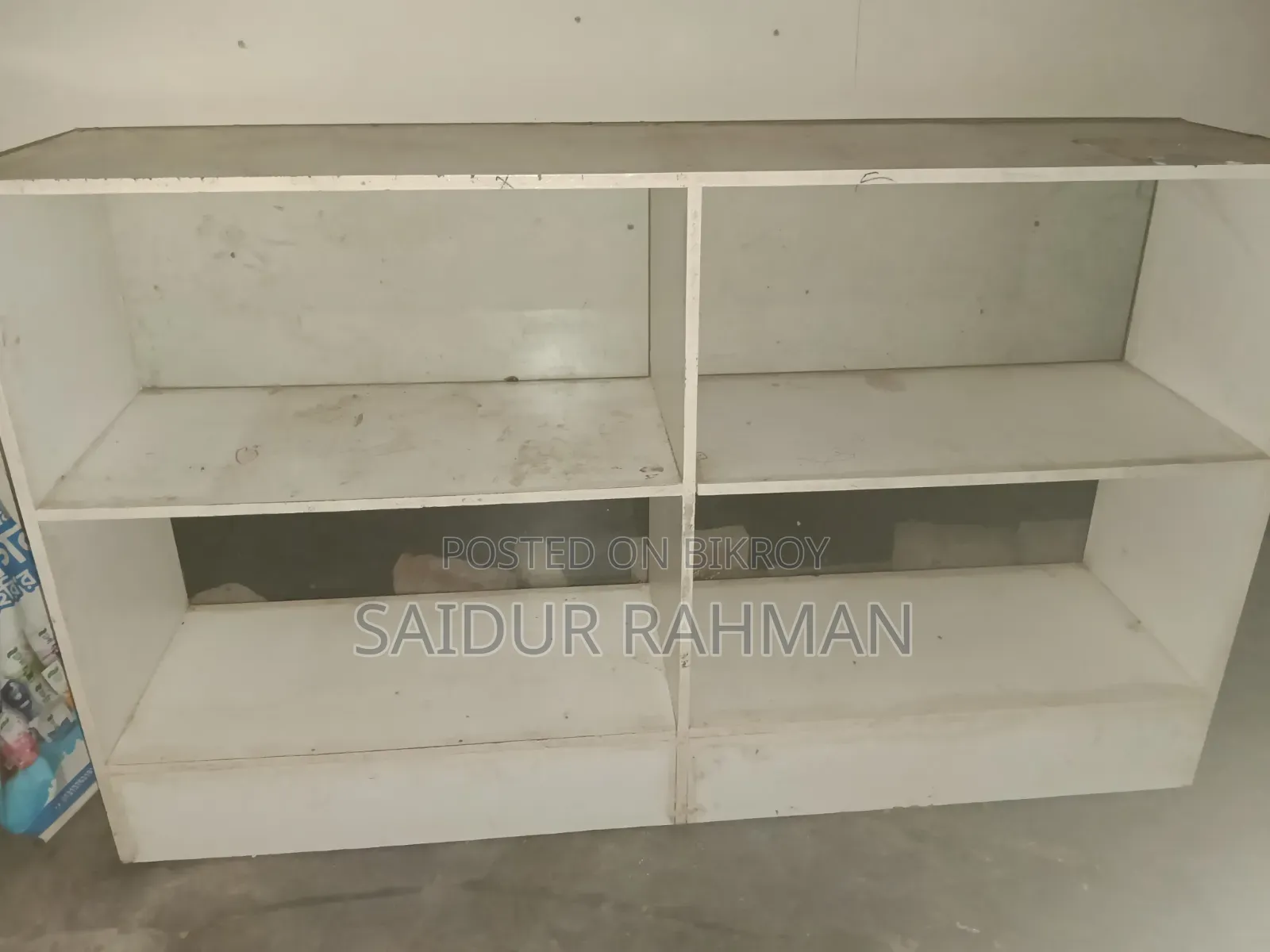 Two mahogany wood racks and one counter table will be sold