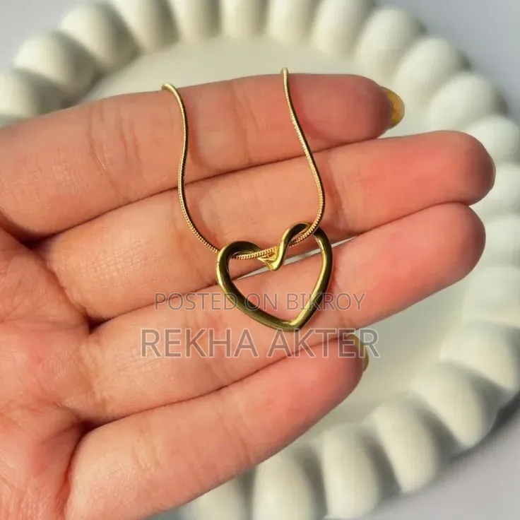 Trending Golden Minimalist Heart Pendant Snake Chain Necklace