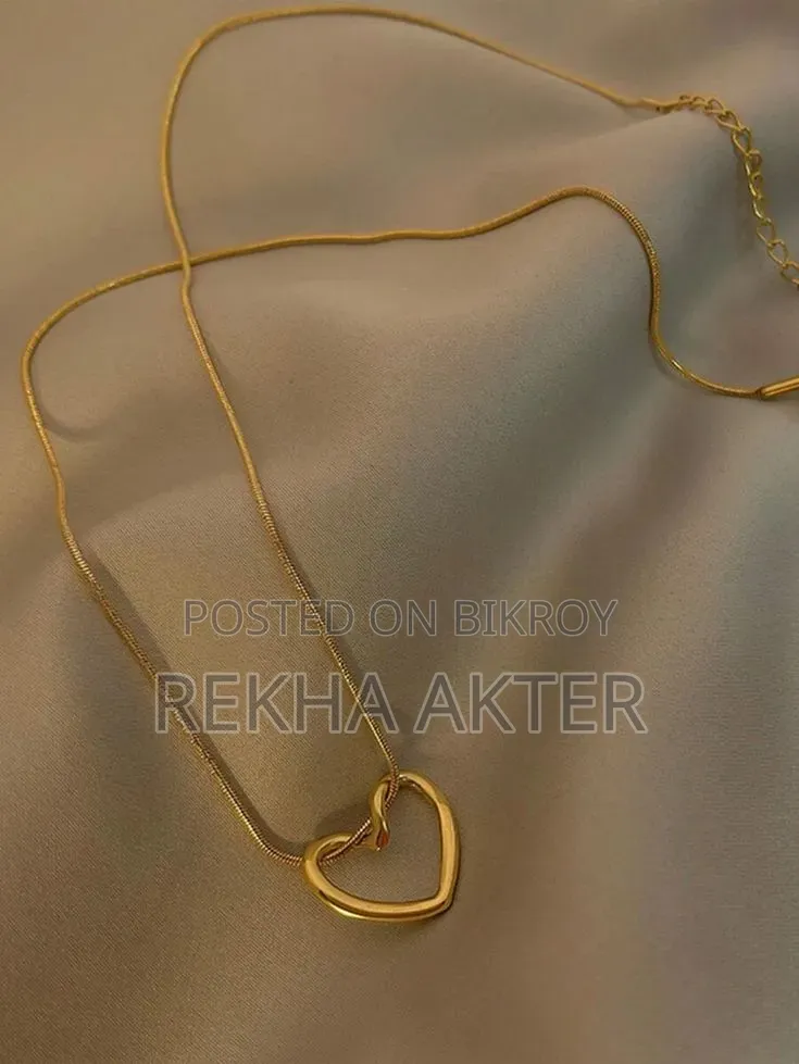 Trending Golden Minimalist Heart Pendant Snake Chain Necklace