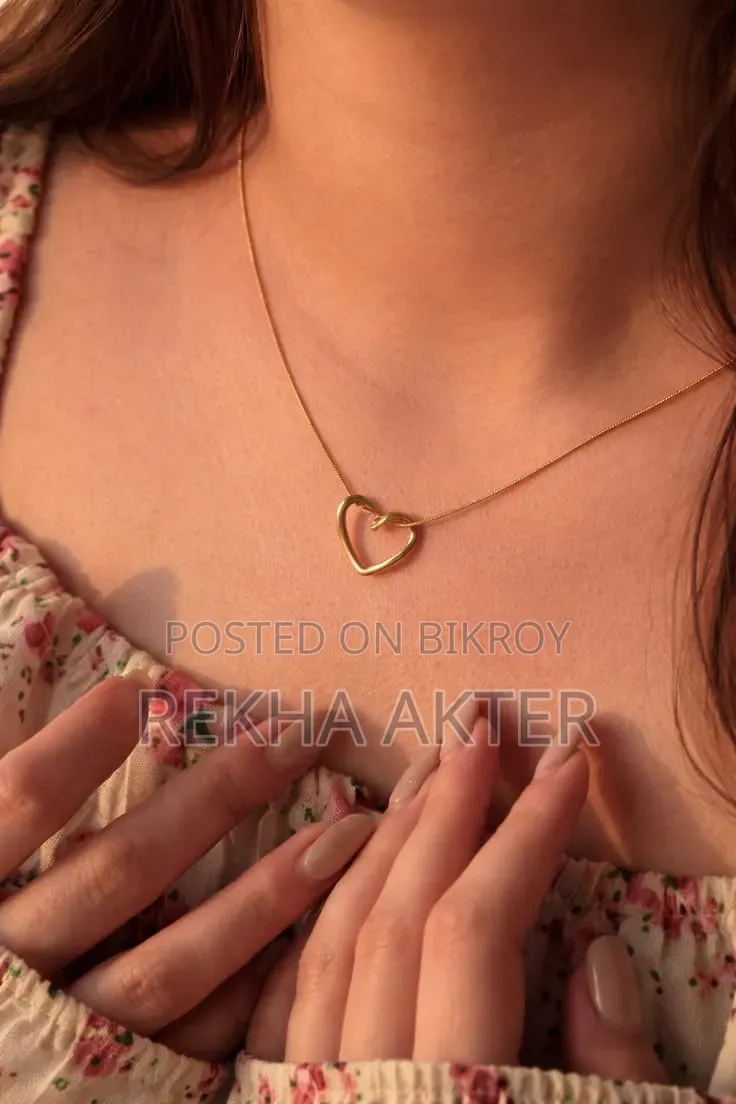 Trending Golden Minimalist Heart Pendant Snake Chain Necklace