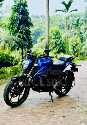 সুজুকি জিক্সার ২০২৪ নীল