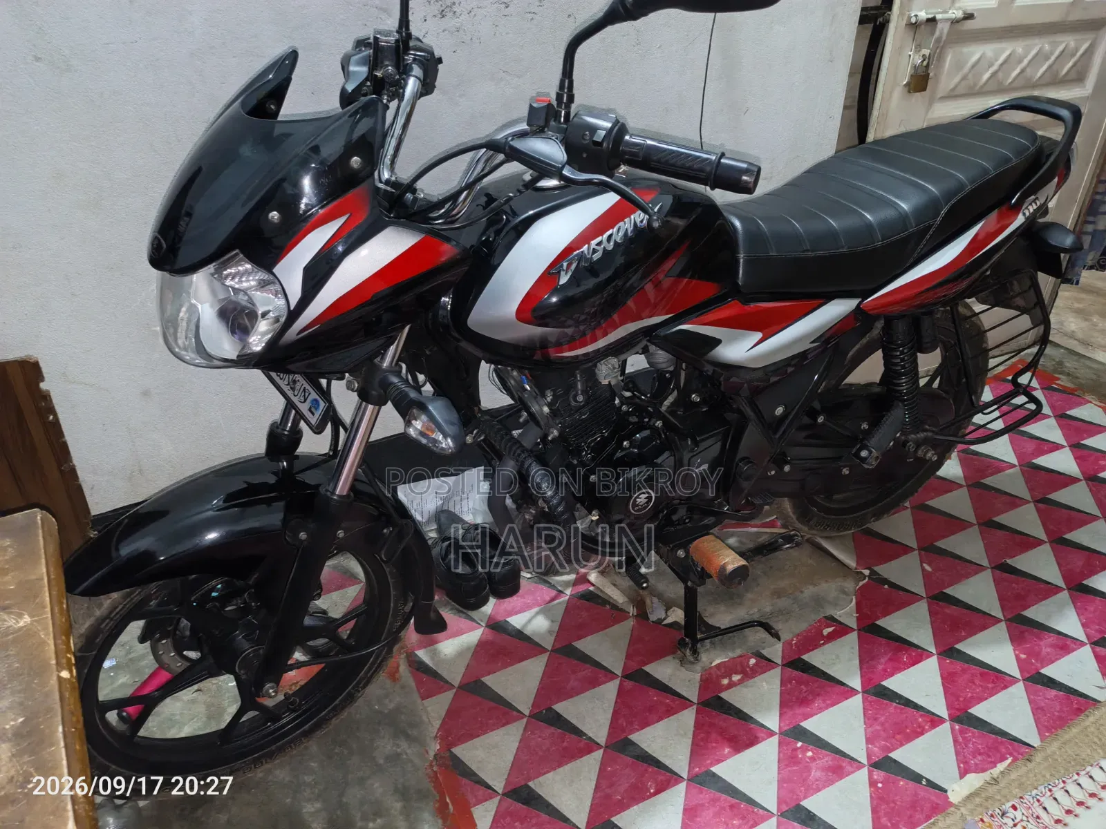 বাজাজ ডিসকভার ১১০ ২০২৫ কালো