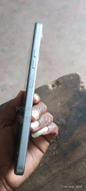 টেকনো স্পার্ক ৪০সি ১২৮ জিবি রূপালী