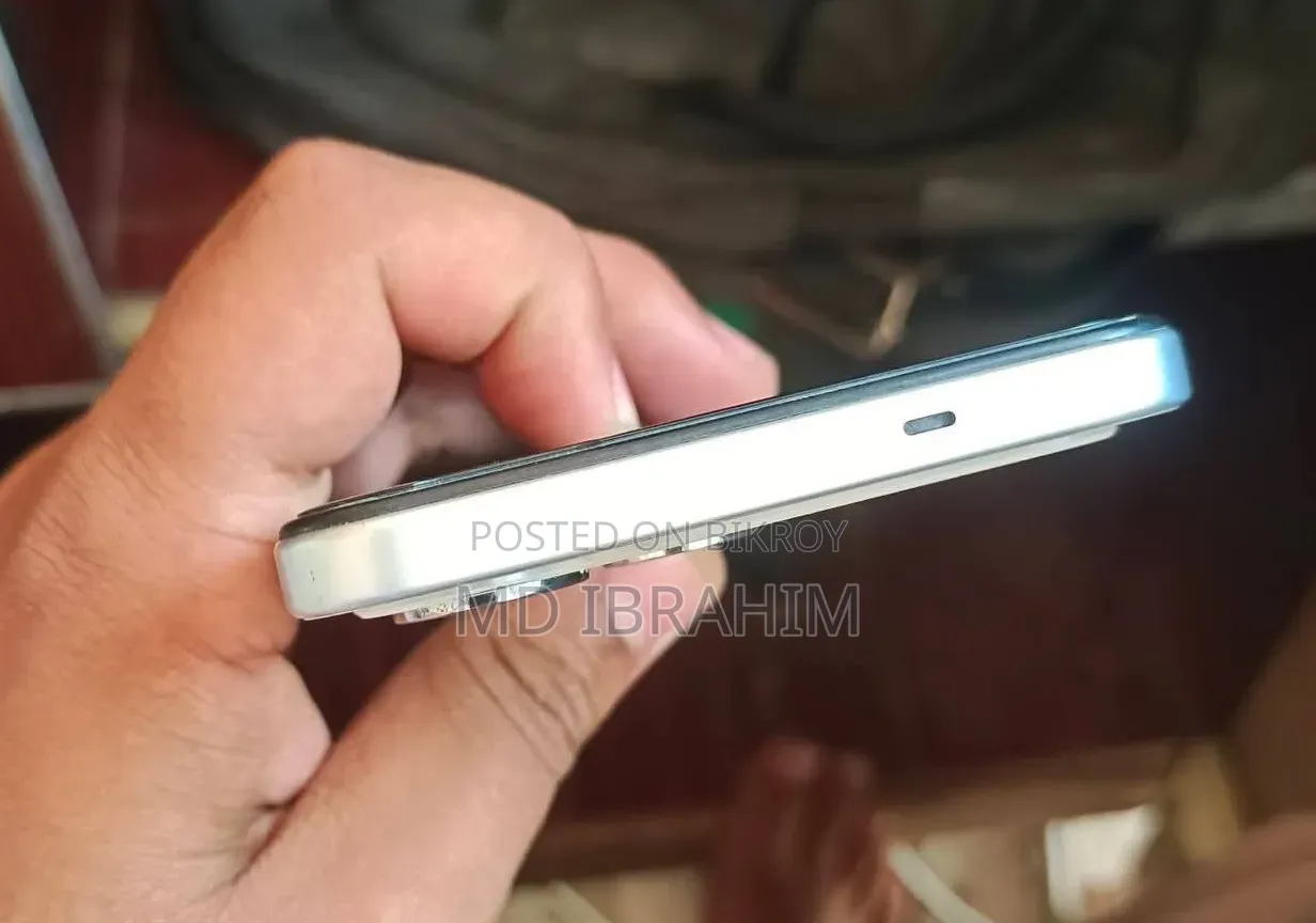টেকনো স্পার্ক ৪০ ১২৮ জিবি হোয়াইট