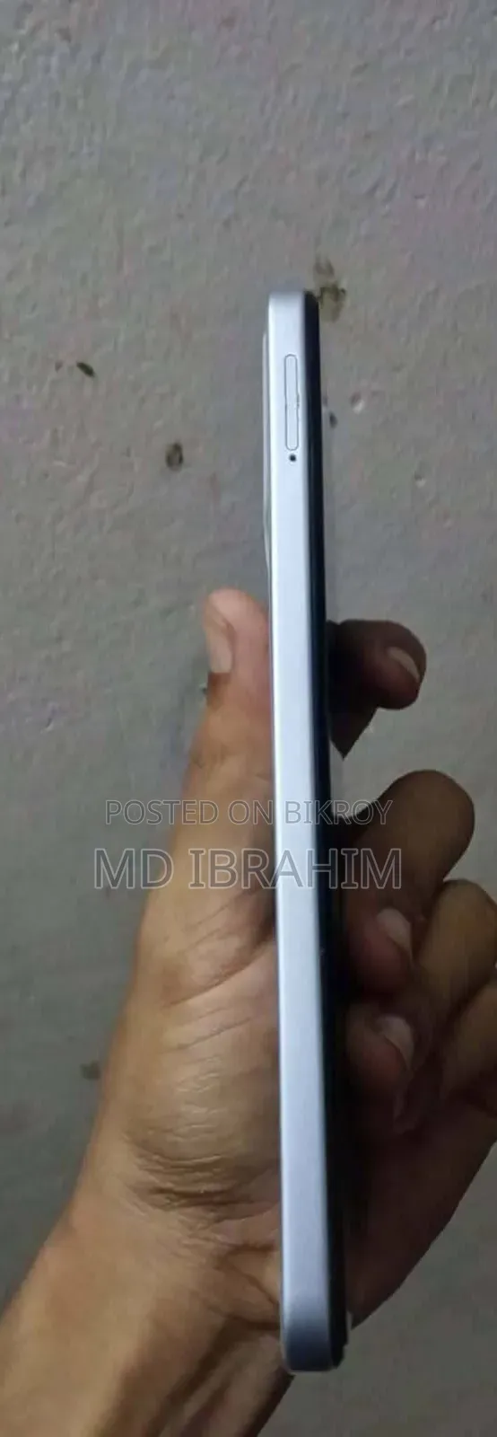 টেকনো স্পার্ক ৪০ ১২৮ জিবি হোয়াইট