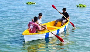 ফাইবারগ্লাস নৌকা