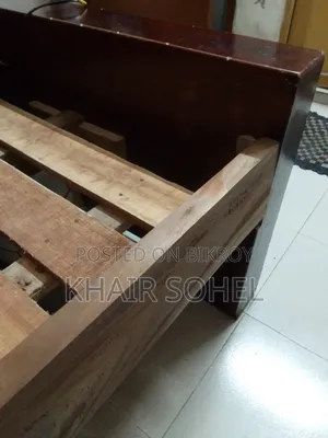 একটি ব্যাবহৃত খাট বিক্রি হবে।