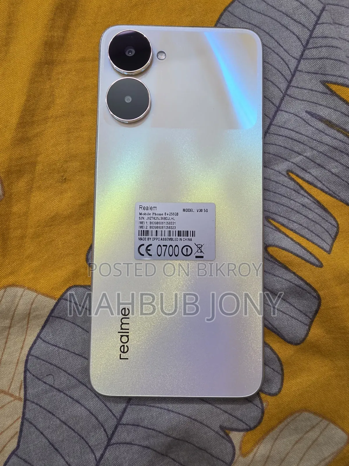 রিয়েলমি ভি৩০ ১২৮ জিবি গোল্ড