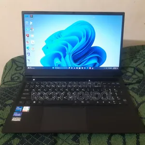 Laptop 8GB RAM Intel Core i5 512GB SSD
