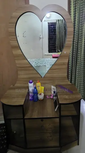 ড্রেসিং টেবিল