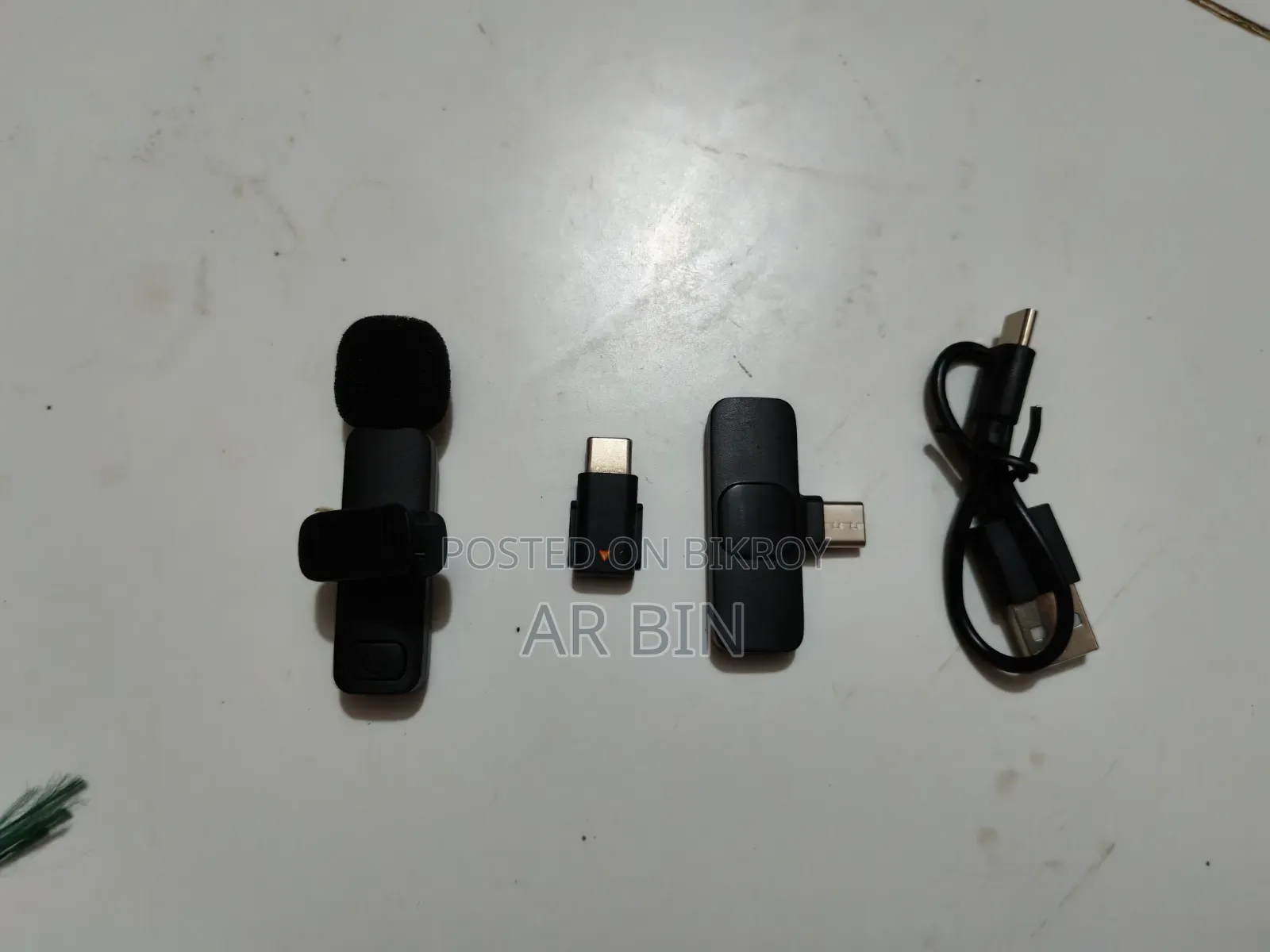 টাইপ-সি এর জন্য ওয়্যারলেস মাইক্রোফোন (বক্সসহ ফ্রেশ কন্ডিশন)