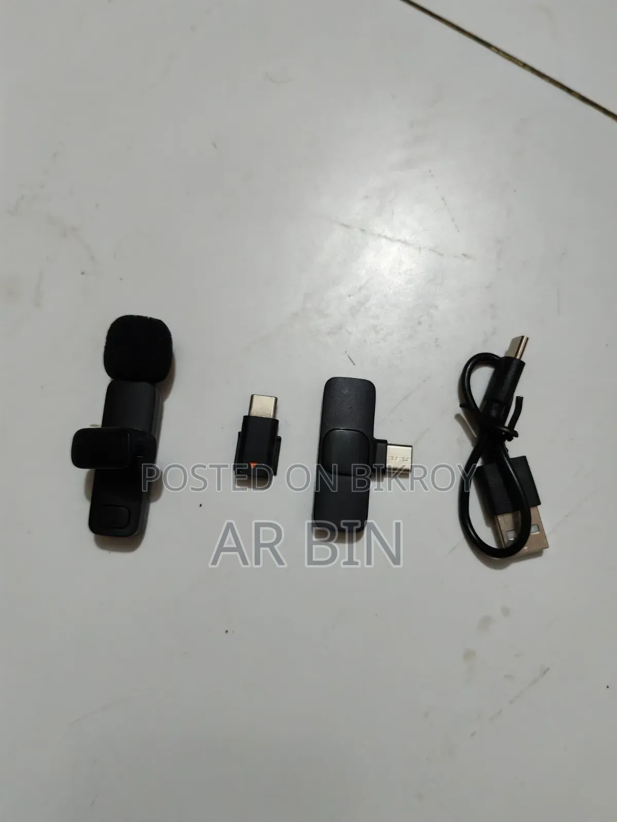 টাইপ-সি এর জন্য ওয়্যারলেস মাইক্রোফোন (বক্সসহ ফ্রেশ কন্ডিশন)
