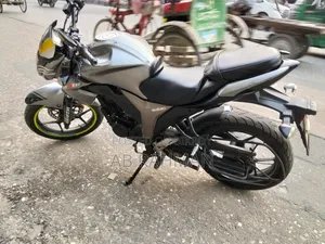 সুজুকি জিক্সার ২০১৯ গ্রে