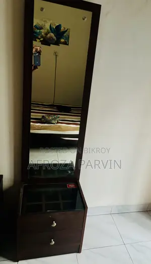 ড্রেসিং টেবিল
