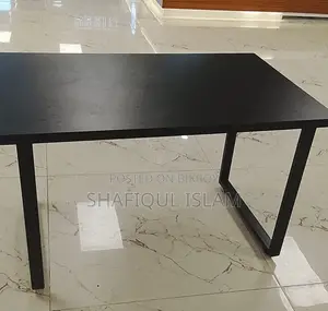 মাইল্ড স্টিল ফ্রেম এবং মেলামাইন বোর্ড টপ সহ রেস্তোরাঁ টেবিল