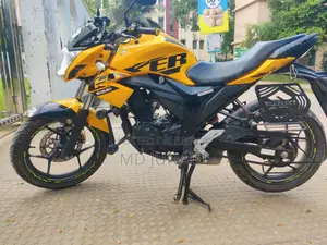 নিউ সুজুকি জিক্সার ২০২৫ ইয়েলো