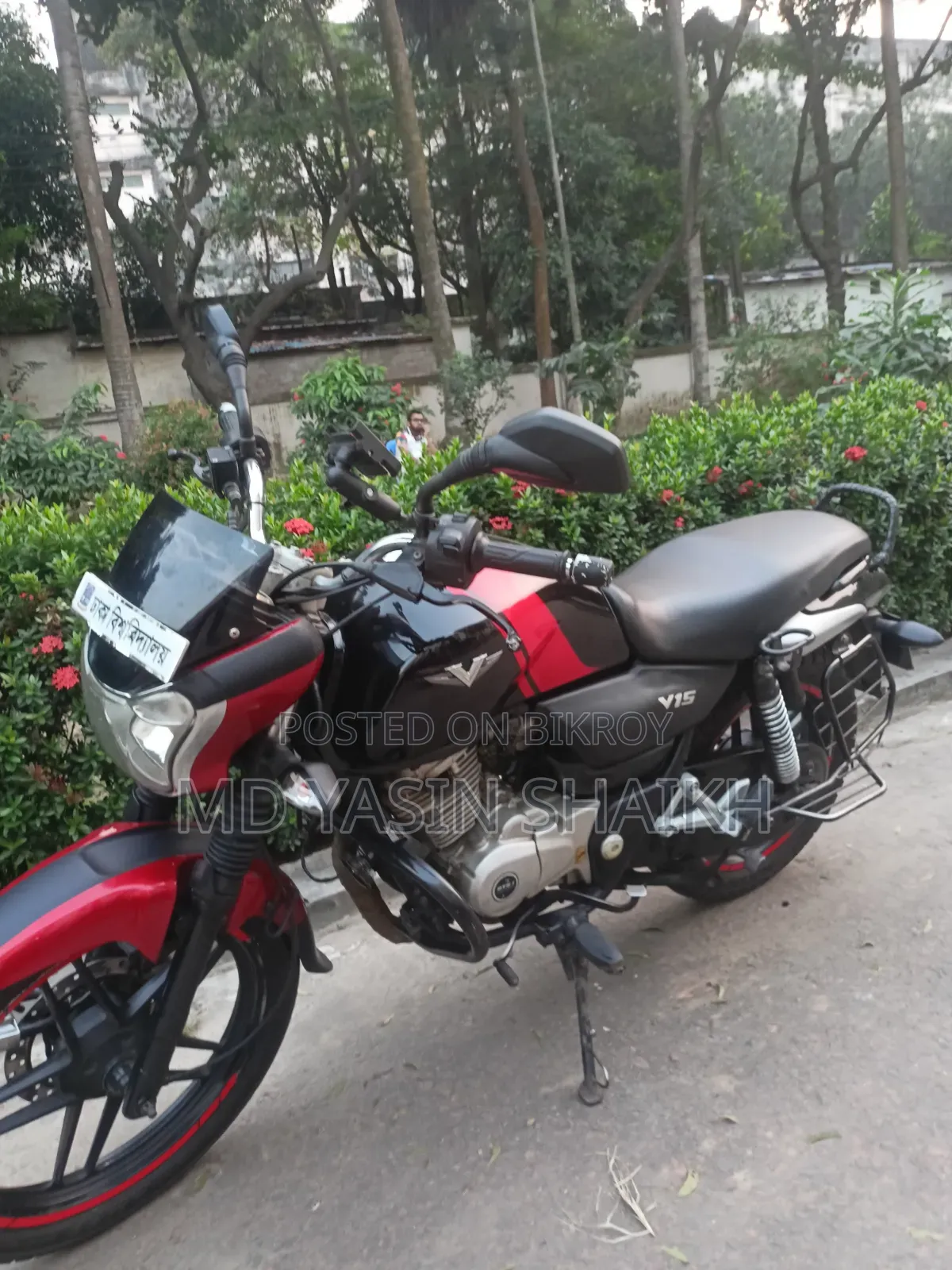 বাজাজ ভি১৫ ২০১৭ রেড