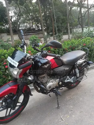 বাজাজ ভি১৫ ২০১৭ রেড
