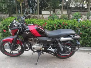 বাজাজ ভি১৫ ২০১৭ রেড