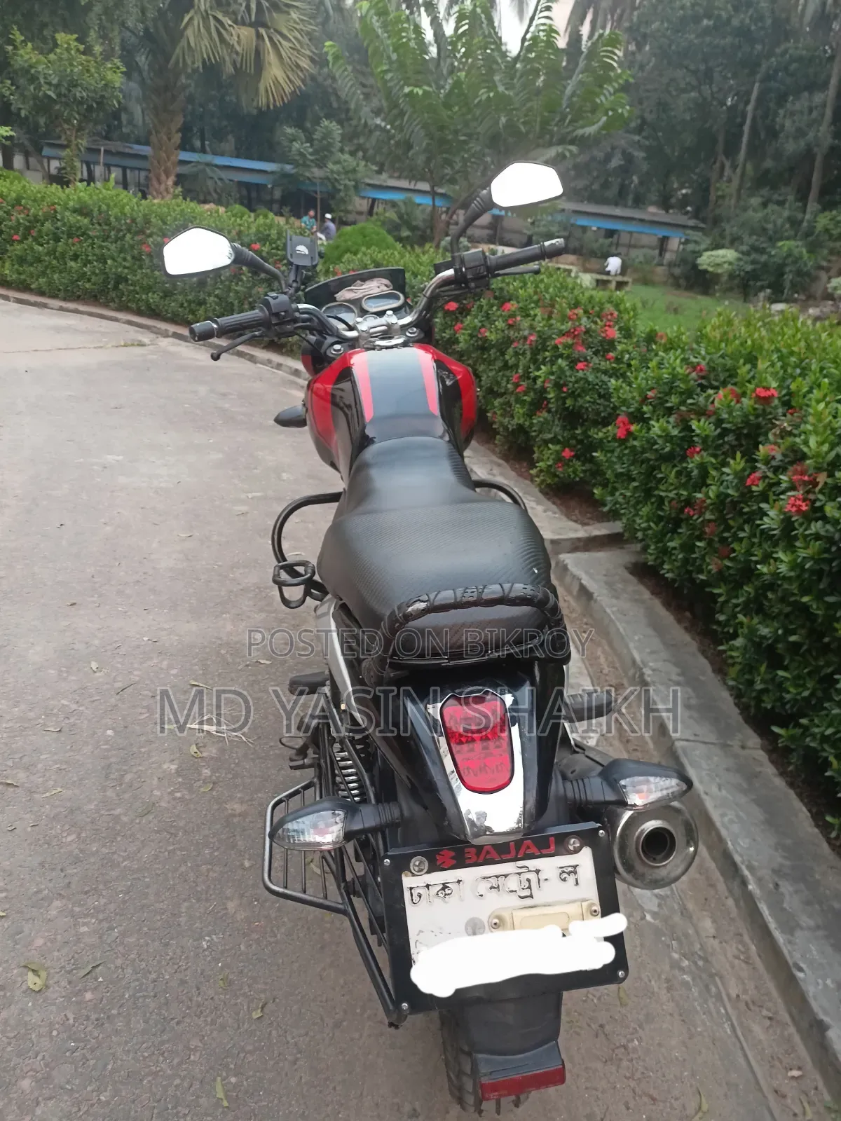 বাজাজ ভি১৫ ২০১৭ রেড