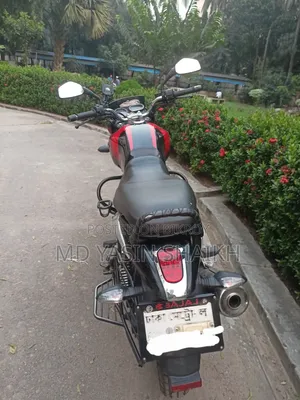 বাজাজ ভি১৫ ২০১৭ রেড