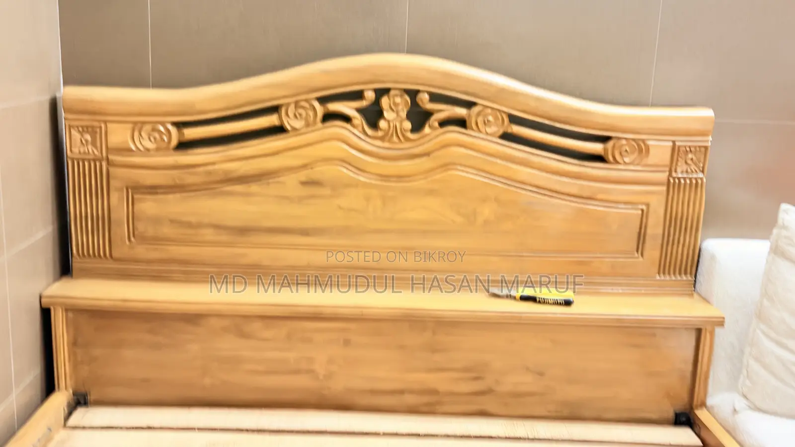 কাঠের খাট বানানো
