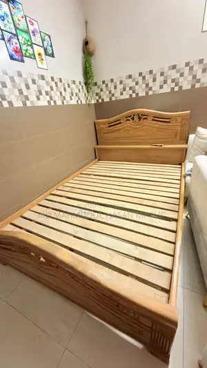কাঠের খাট বানানো