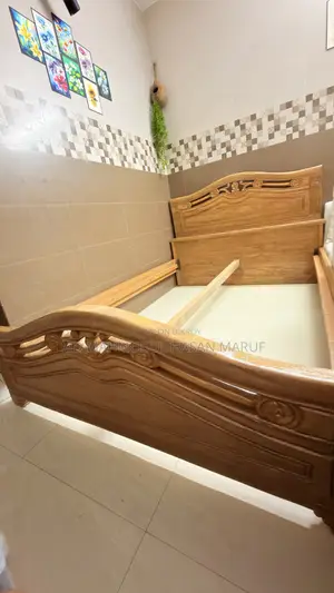 কাঠের খাট বানানো