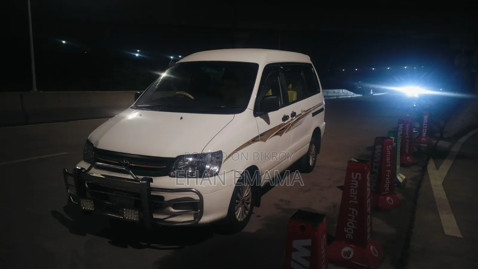 Toyota Noah 2.0 Front-Wheel Drive (8 Seater) 2004 White