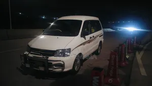 Toyota Noah 2.0 Front-Wheel Drive (8 Seater) 2004 White