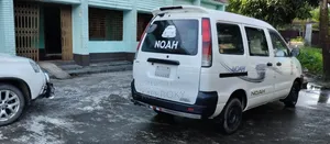 Toyota Noah 2.0 All-Wheel Drive (8 Seater) 2003 White