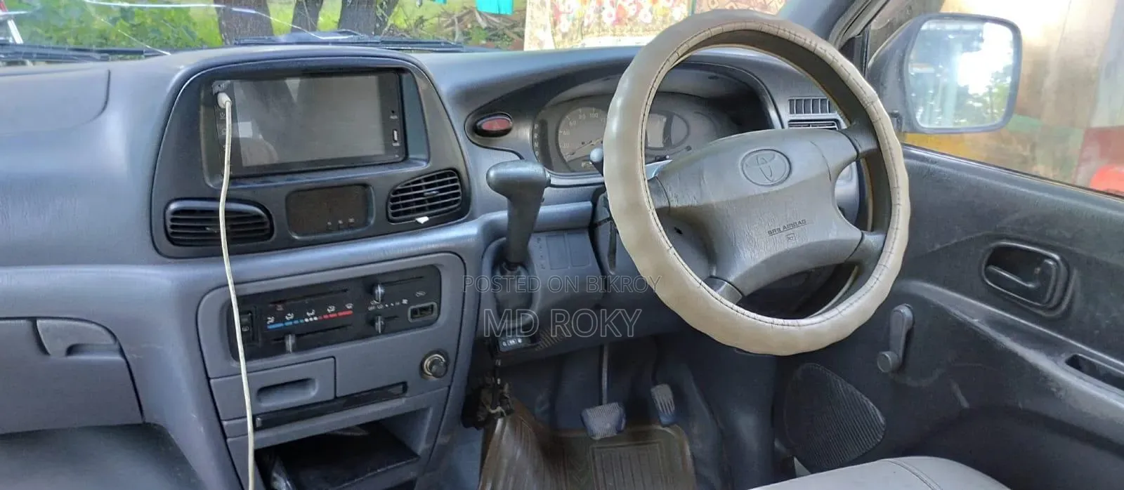 Toyota Noah 2.0 All-Wheel Drive (8 Seater) 2003 White