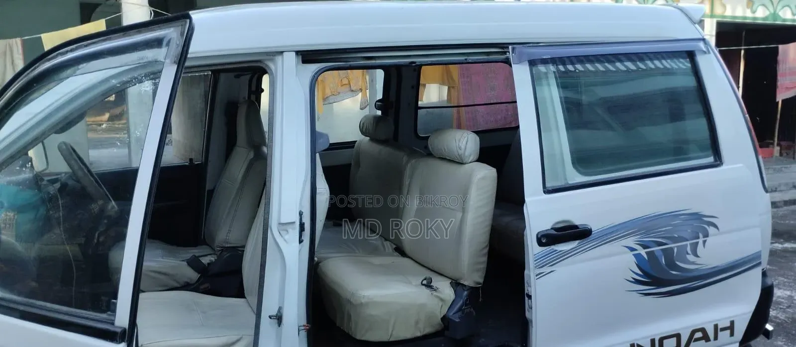Toyota Noah 2.0 All-Wheel Drive (8 Seater) 2003 White