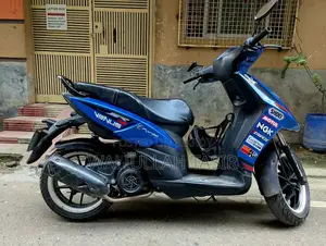 এপ্রিলিয়া এসআর ২০২০ নীল