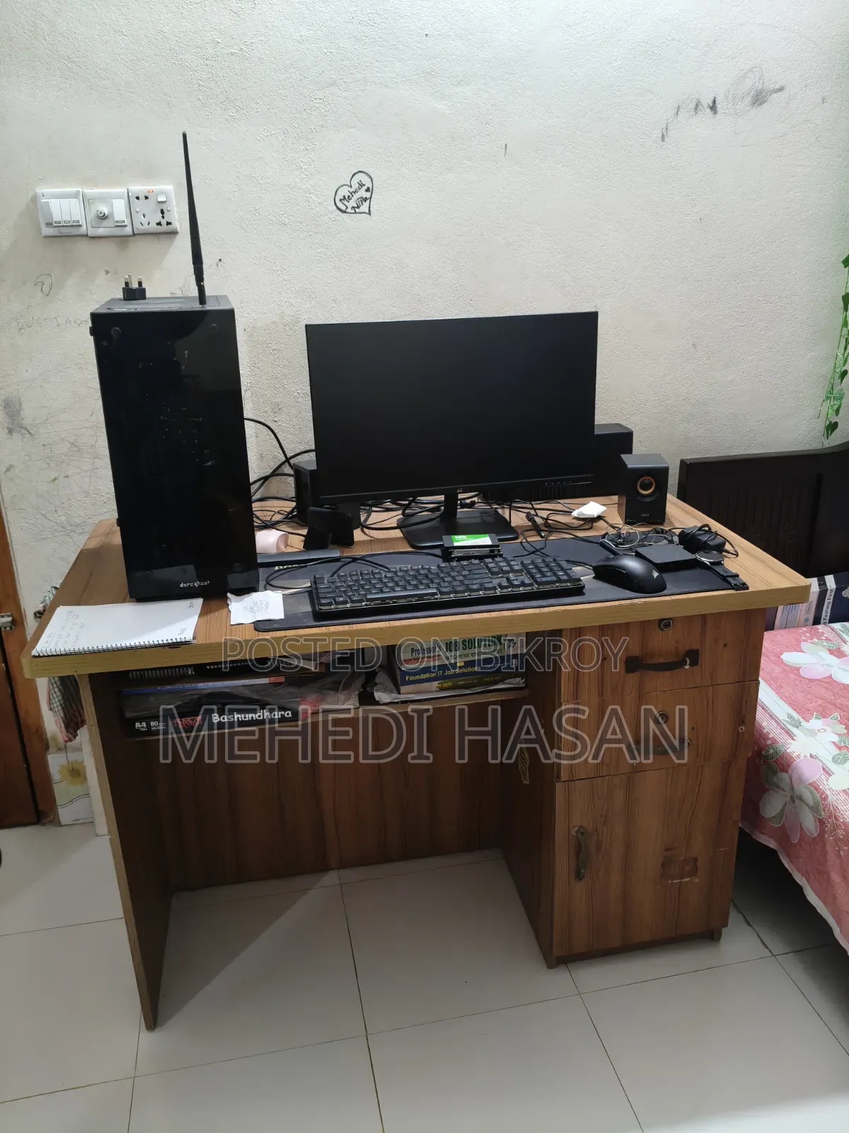 Reception Table / Reading Table