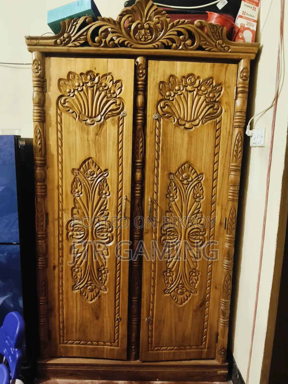Almirah in Like-New Condition