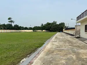 মদনপুরে ২০০০০০ বর্গফুটের আসন্ন ফ্যাক্টরি এবং গুদাম শেড