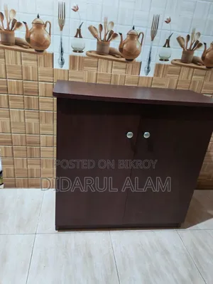 ১ আলনা, ১ জুতার র‍্যাক, ১ টেবিল