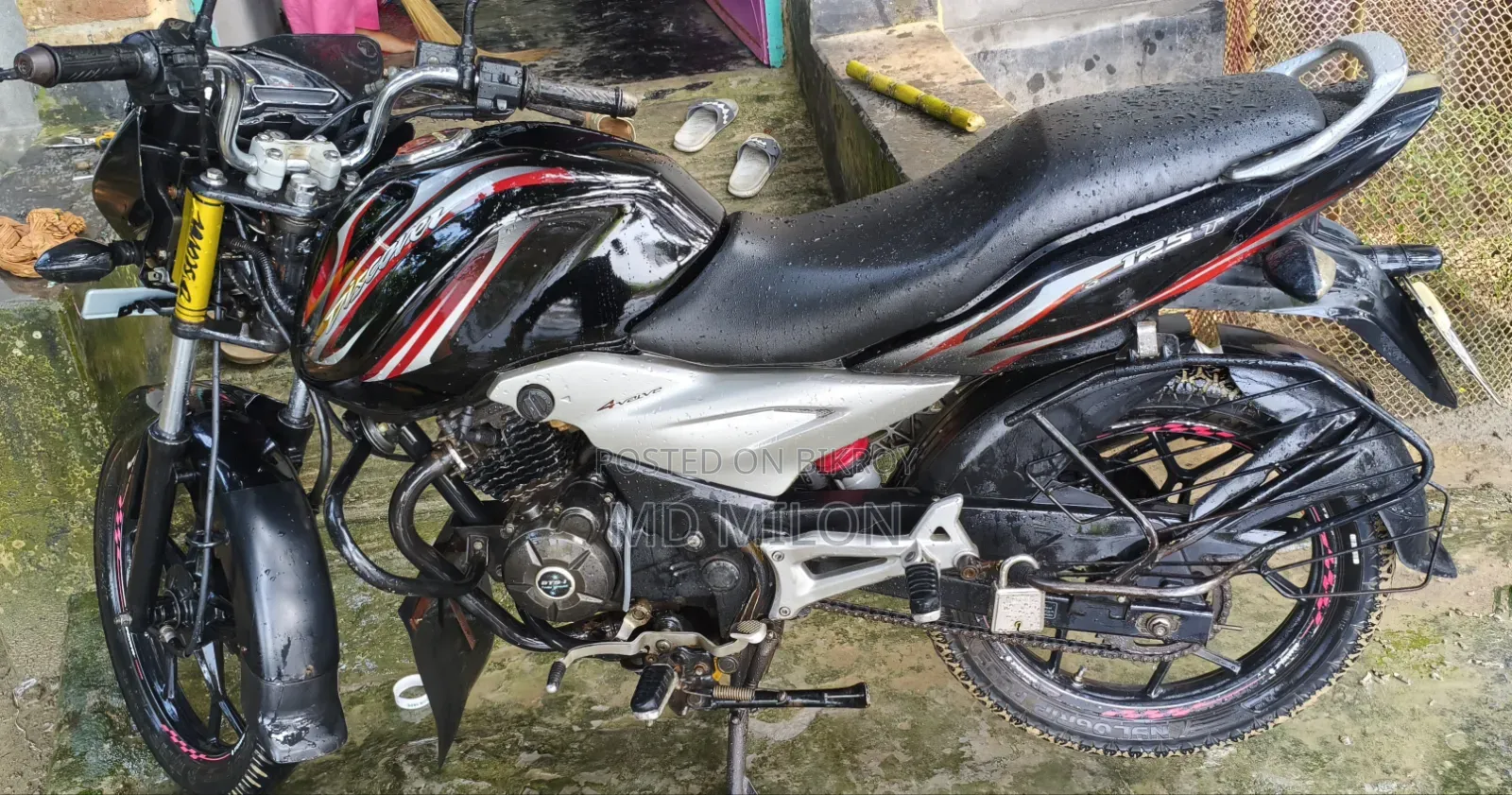 বাজাজ ডিসকভার ১২৫ ২০১৩ ব্ল্যাক