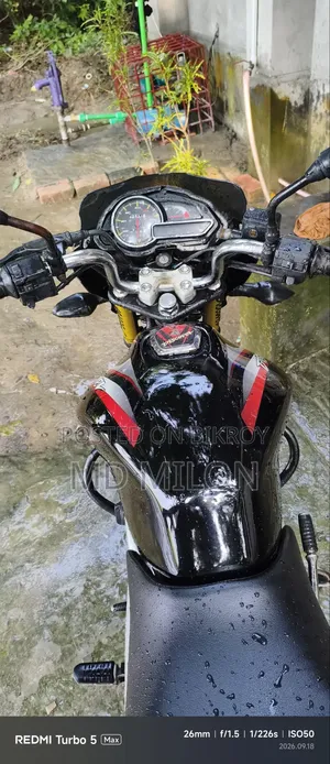 বাজাজ ডিসকভার ১২৫ ২০১৩ ব্ল্যাক